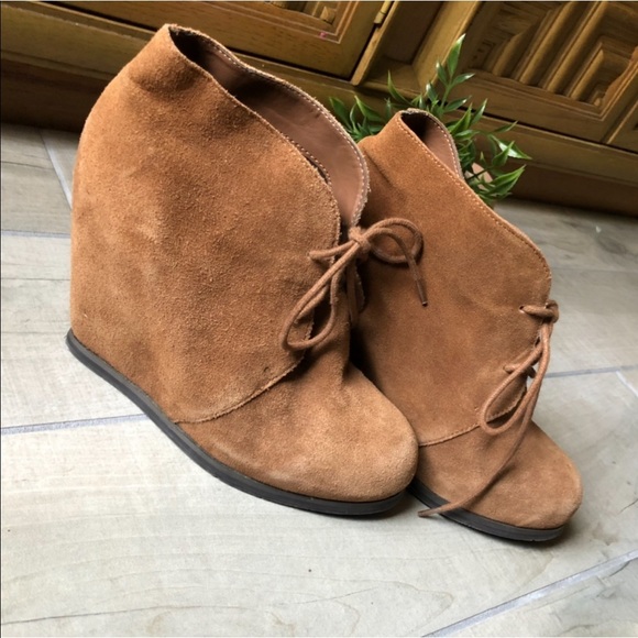 Dolce vita cognac suede lace up wedge booties. Size 7.5 - Picture 5 of 8